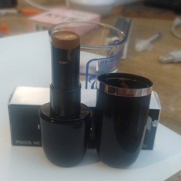 3/$20 NIB Marc Jacobs Accomplice concealer & touch-up stick - Picture 2 of 5